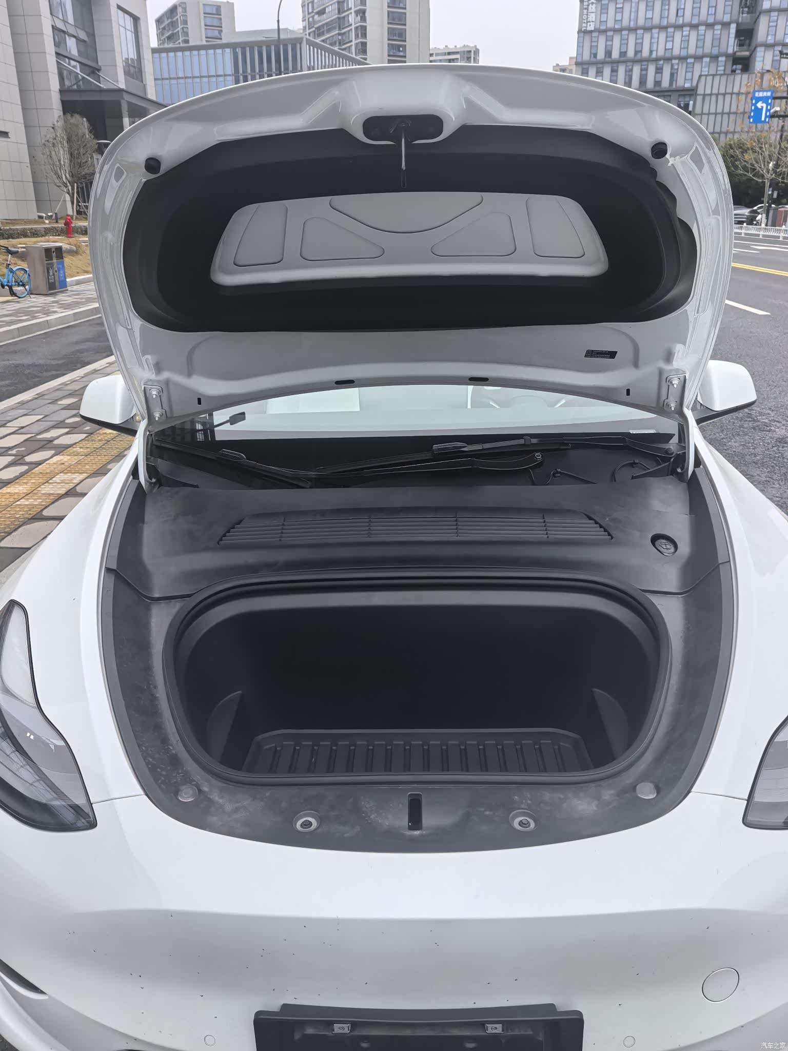 Tesla Model Y, 2022 17