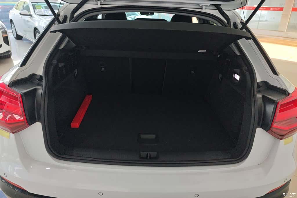 Audi Q2L, 2020 4