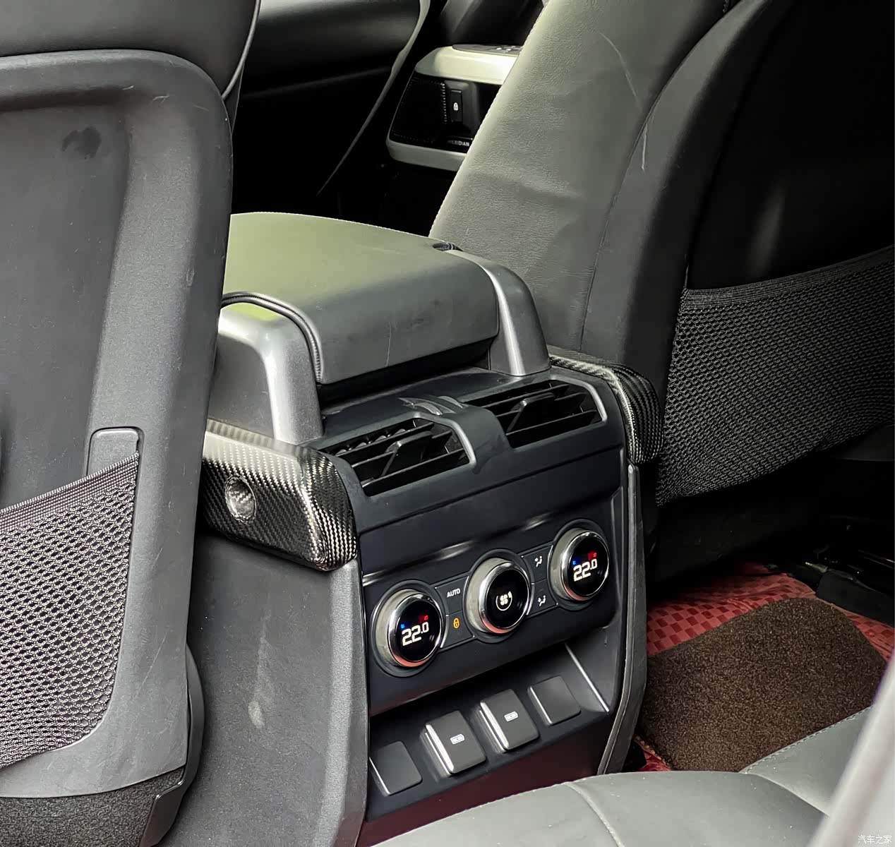 Land Rover Defender, 2024 21
