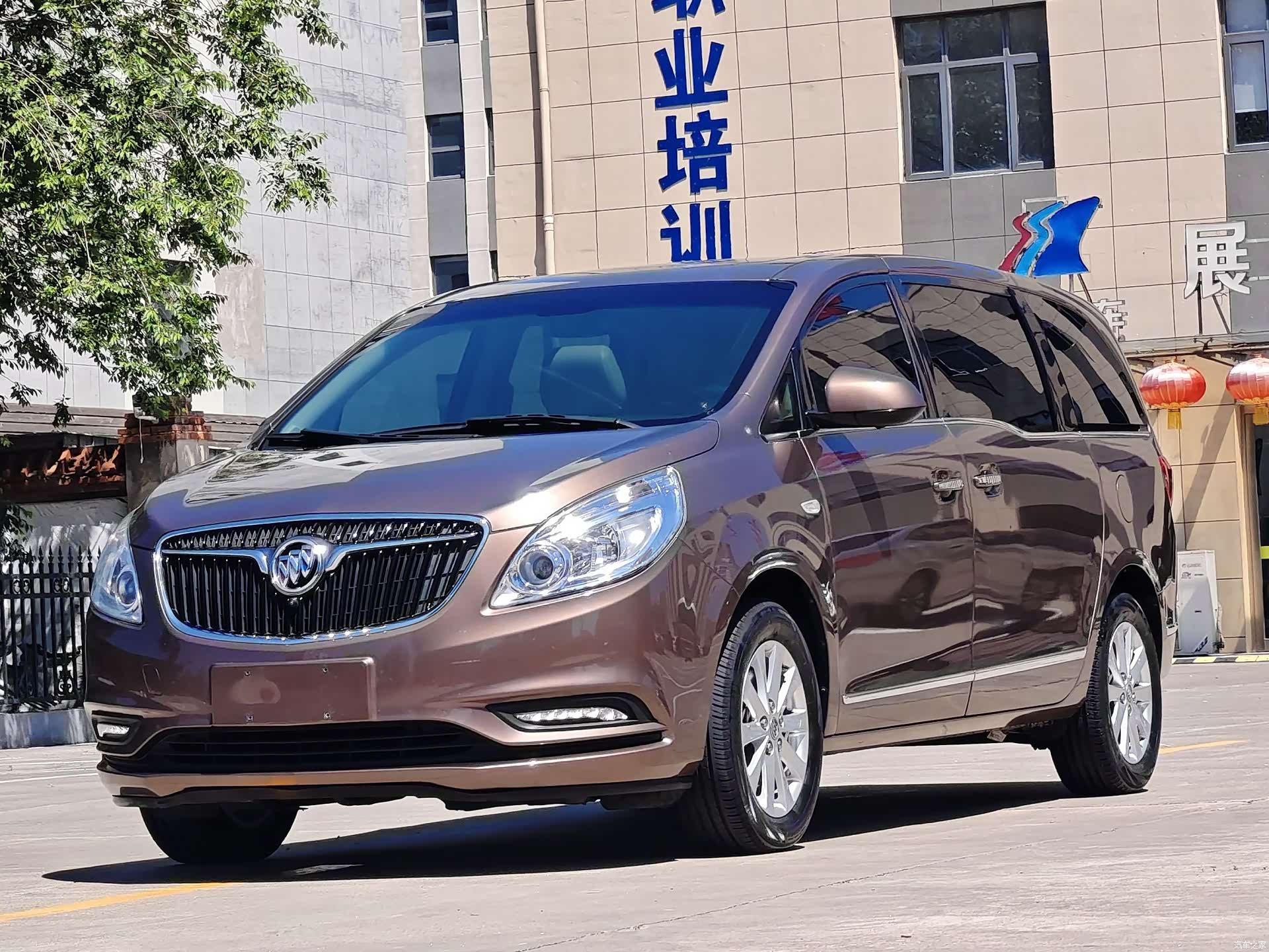 Buick GL8, 2019 1
