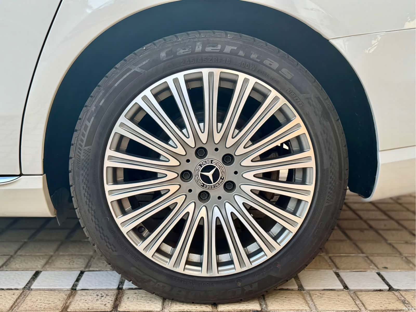 Mercedes-Benz E-Class, 2018 24