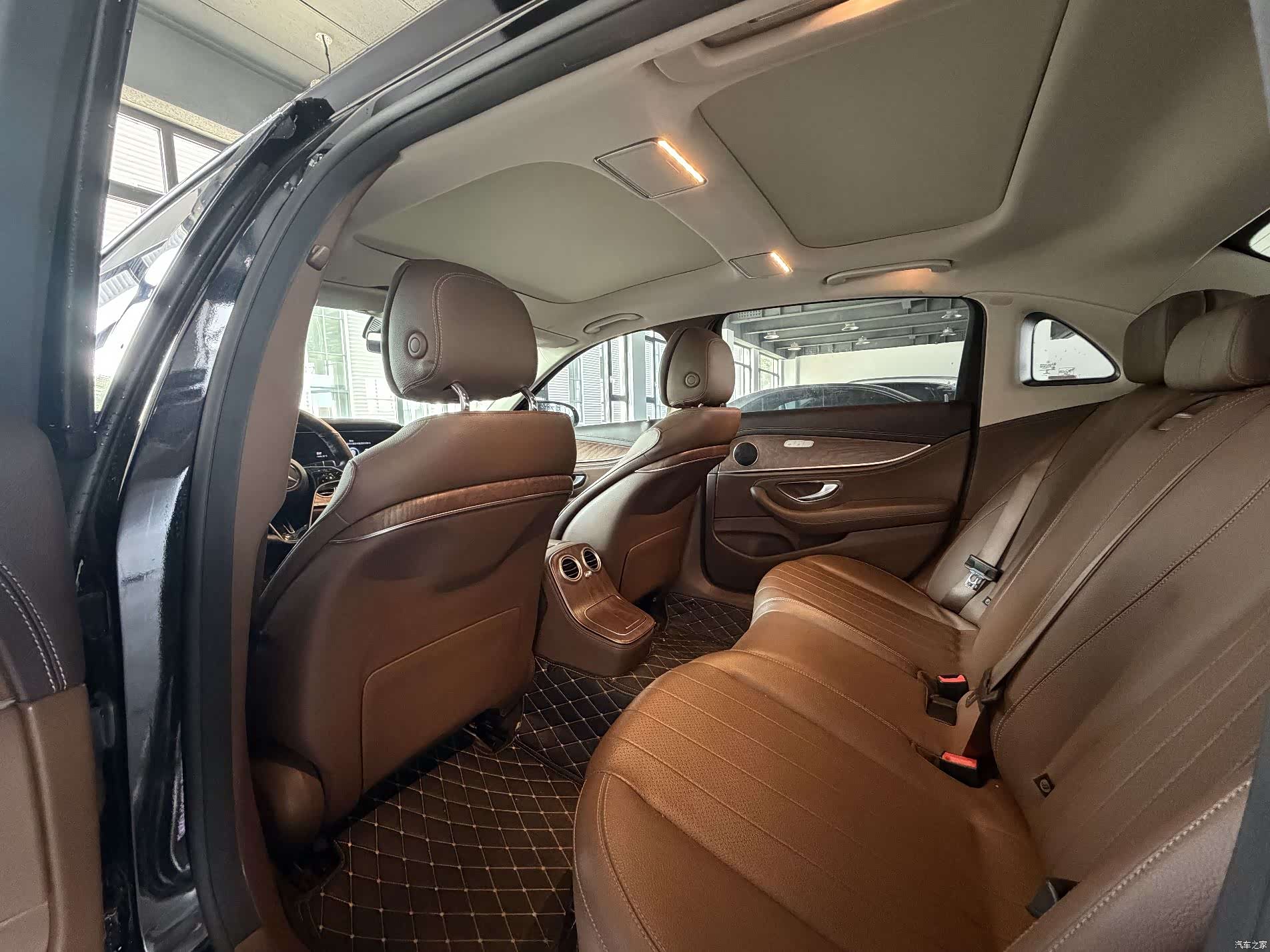 Mercedes-Benz E-Class, 2022 12