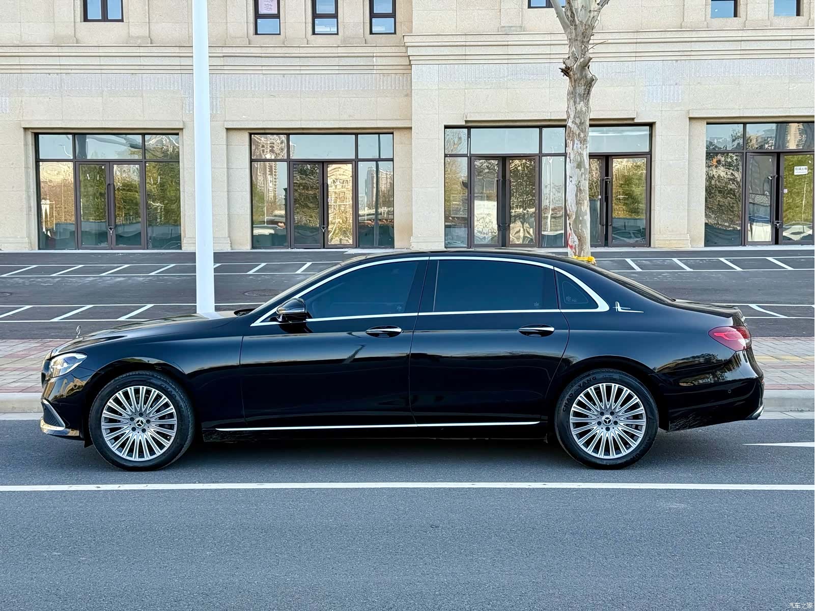 Mercedes-Benz E-Class, 2023 4