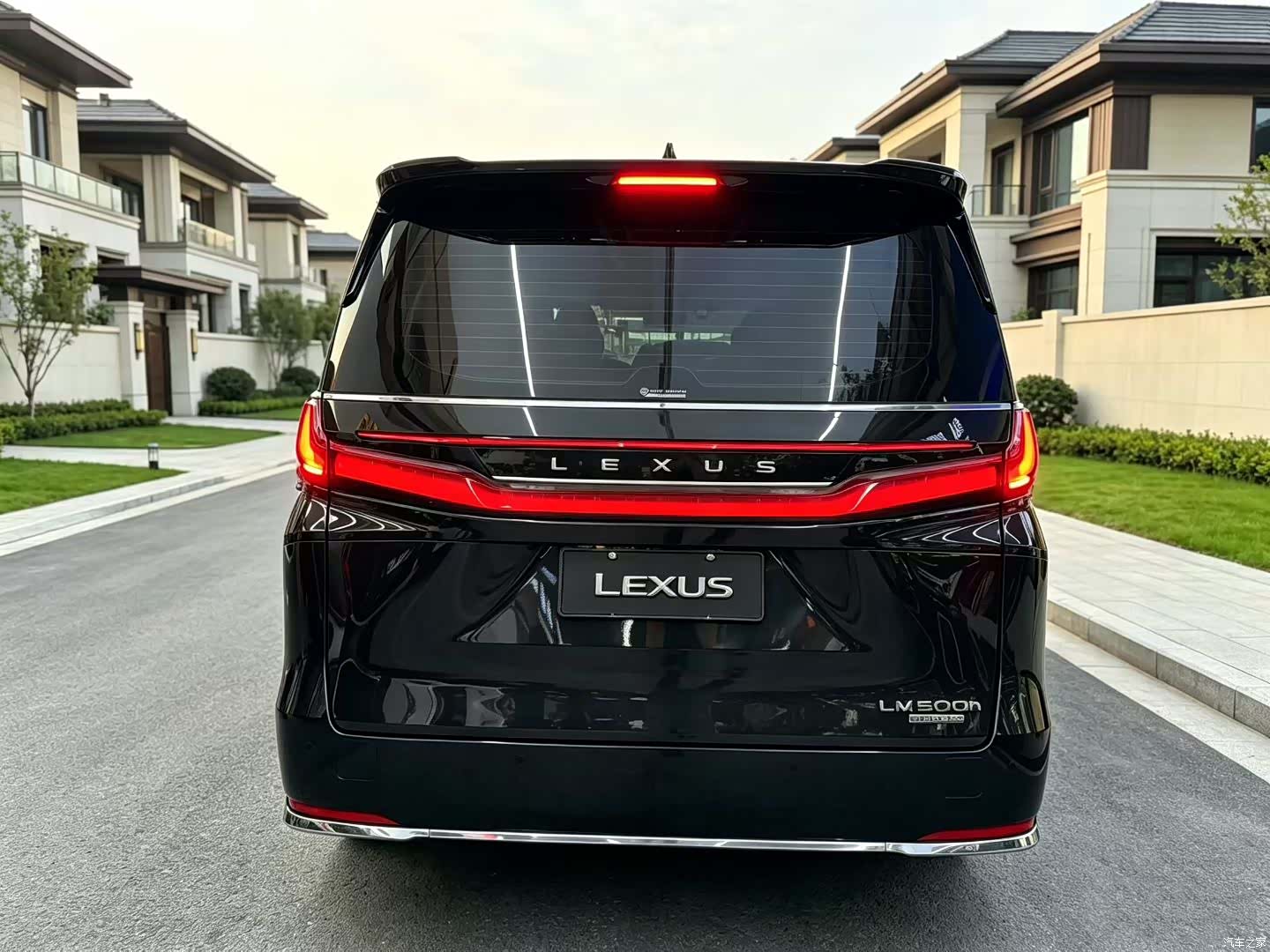 Lexus LM, 2026 9