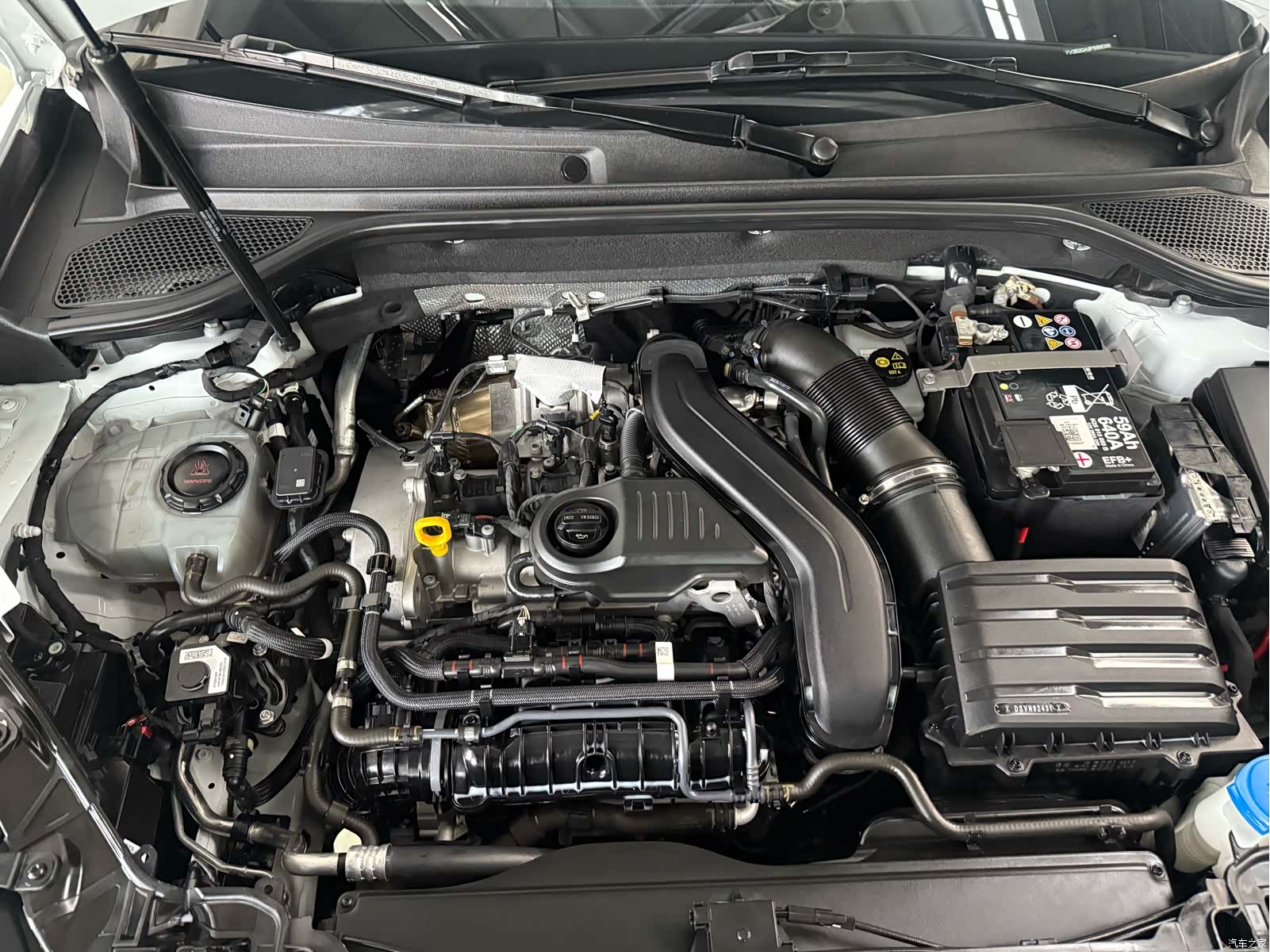 Audi Q2L, 2024 15