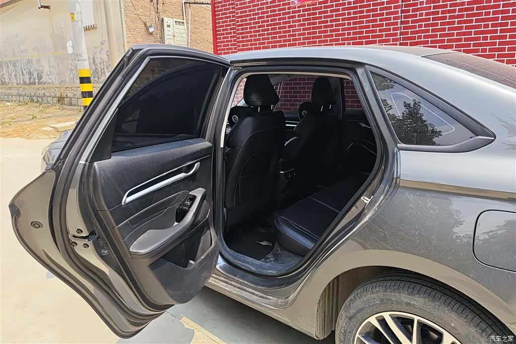 Geely Emgrand, 2023 11