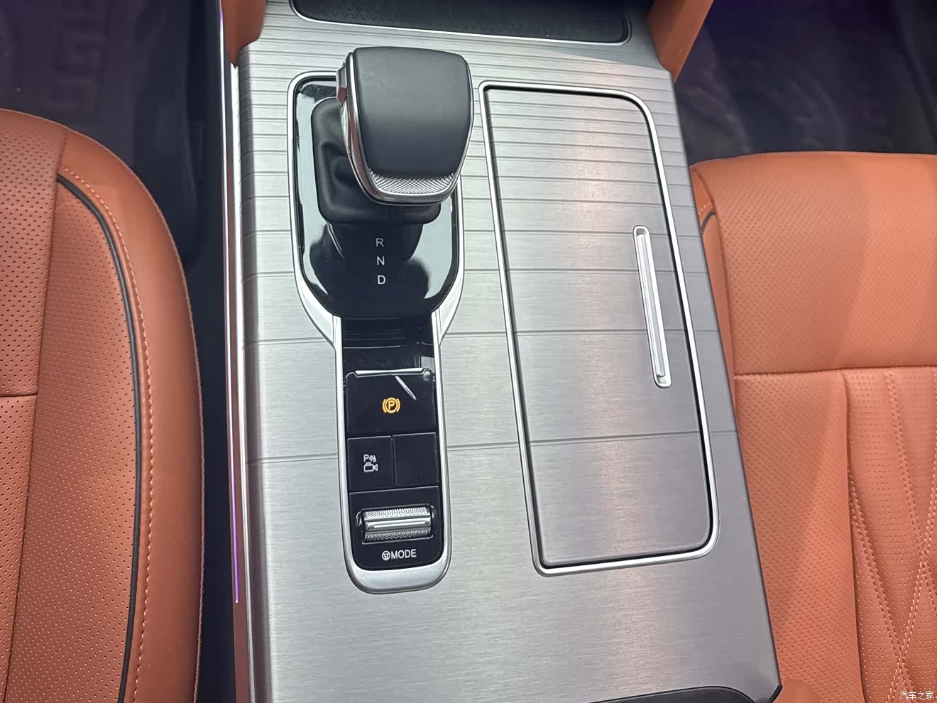 Hongqi HS7, 2026 14