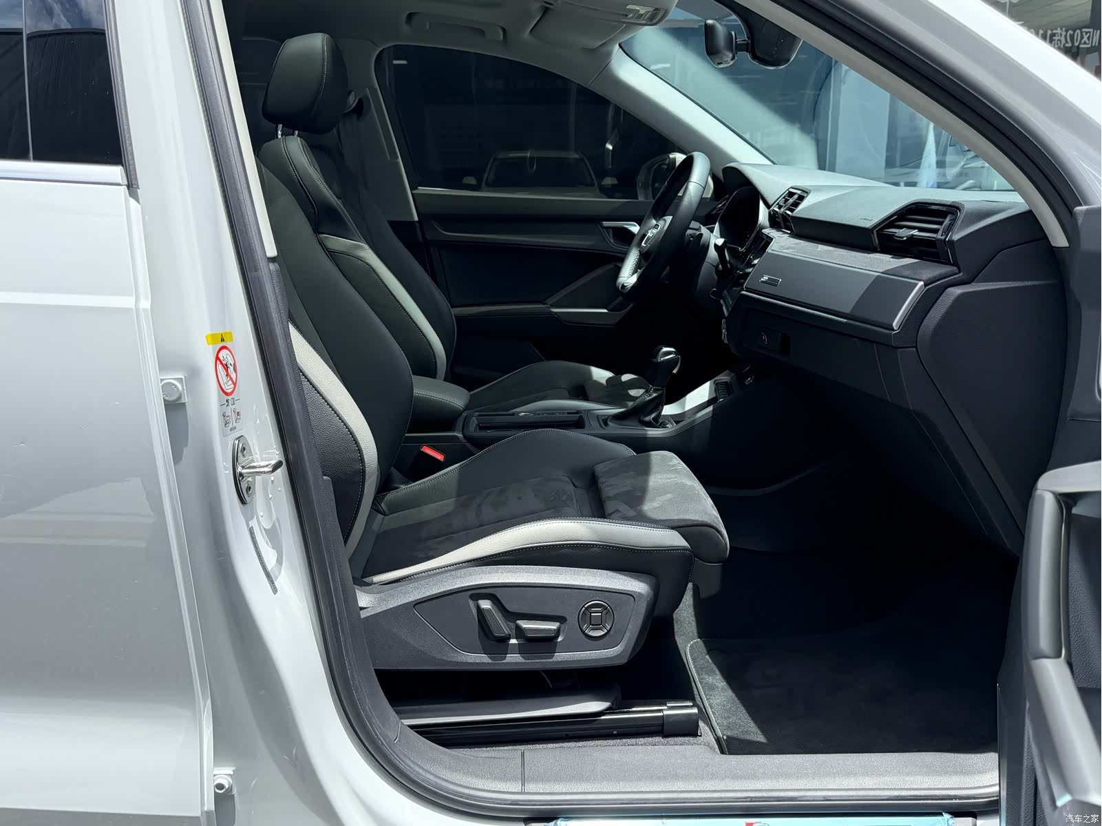Audi Q3, 2022 10
