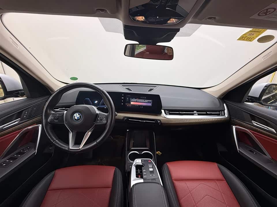BMW iX1