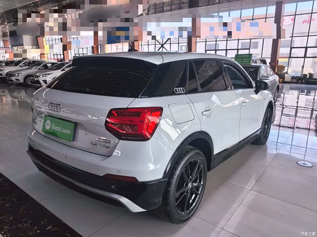 Audi Q2L, 2020 9