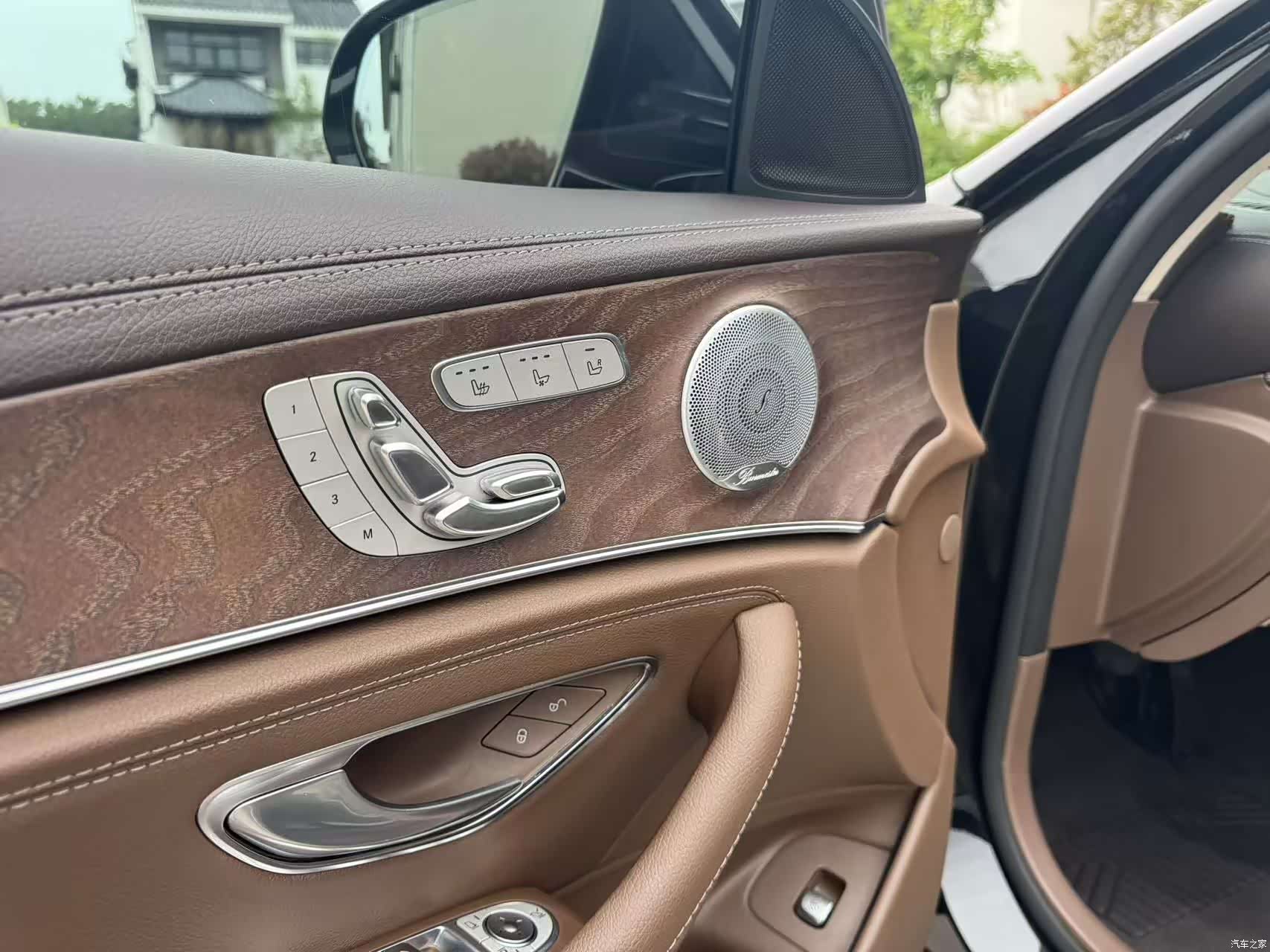 Mercedes-Benz E-Class, 2020 4