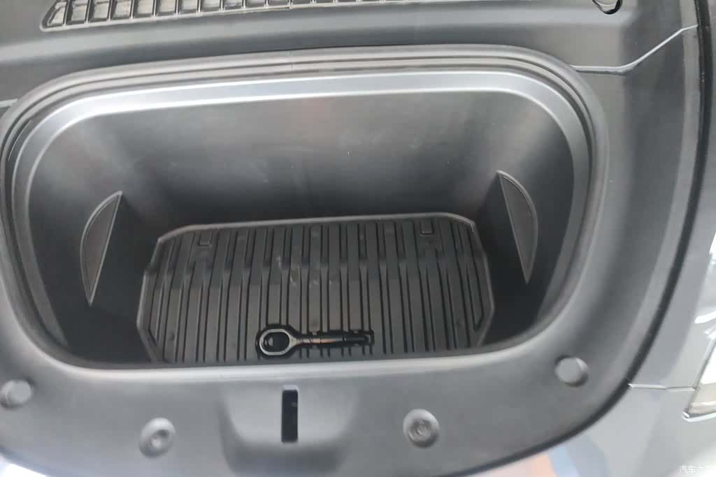 Tesla Model Y, 2024 10