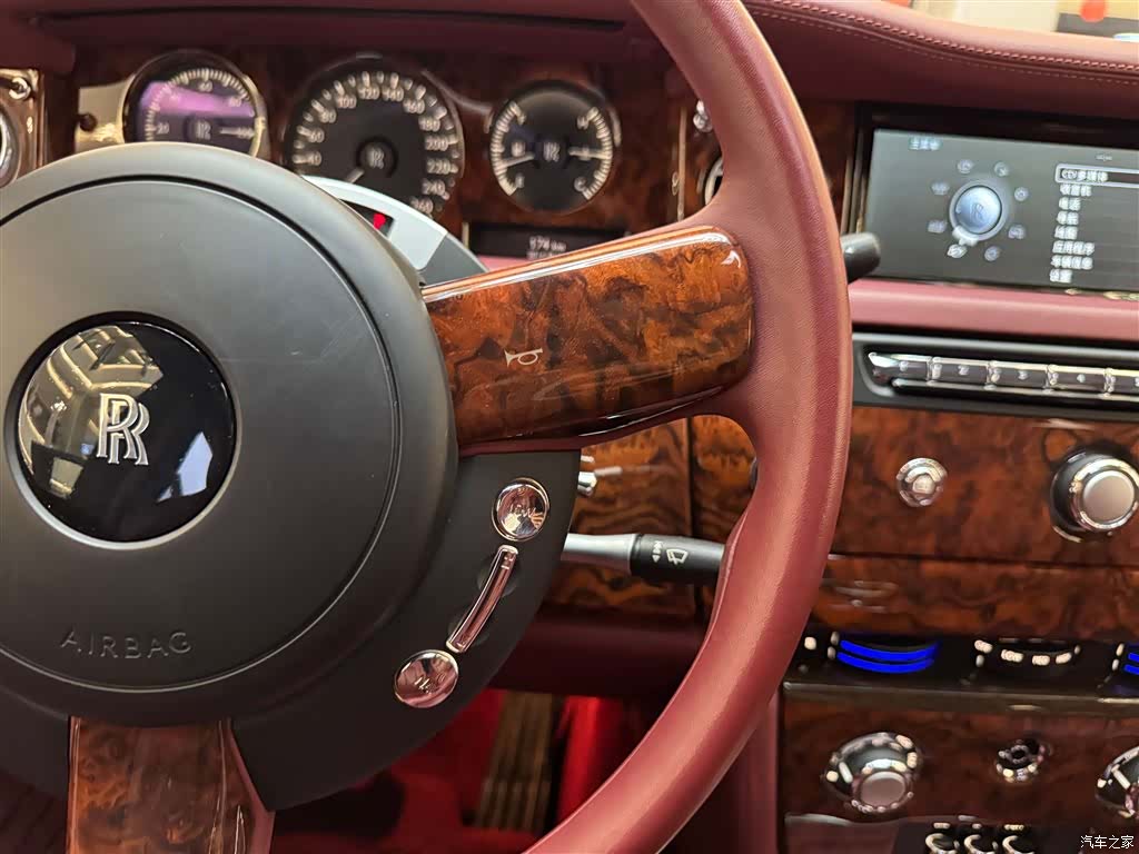 Rolls-Royce Phantom, 2015 14