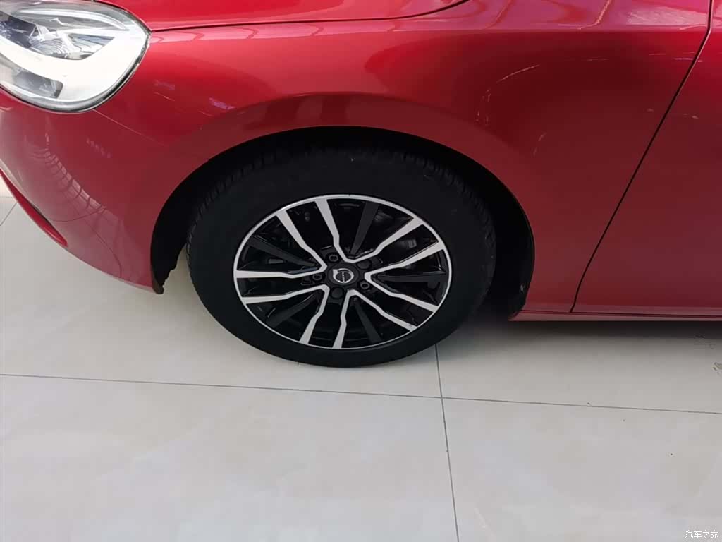 Volvo V40, 2019 23