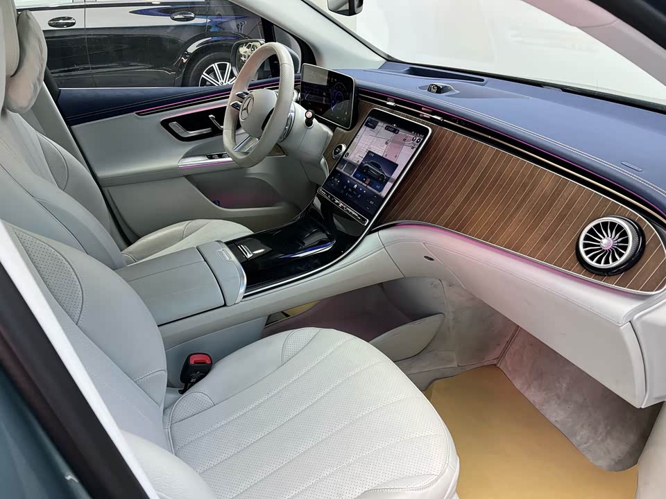 Mercedes-Benz EQE SUV