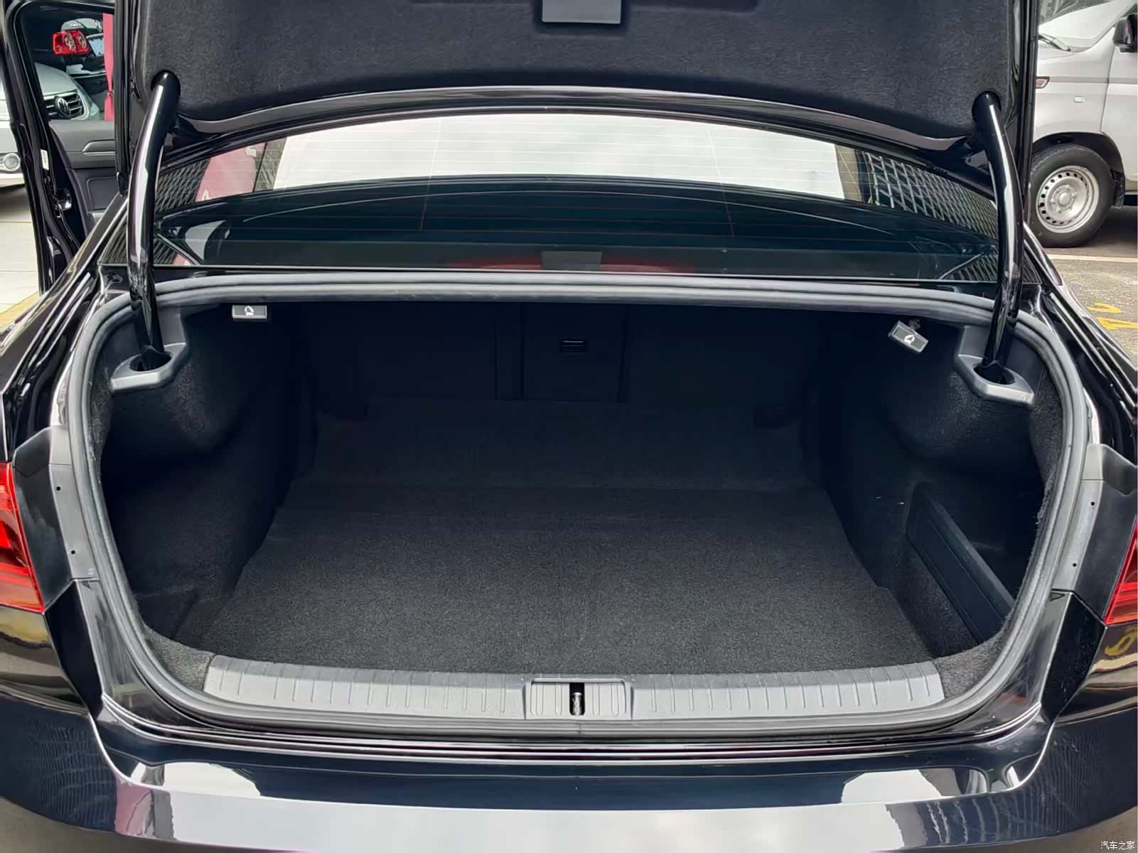 Volkswagen Magotan, 2021 8