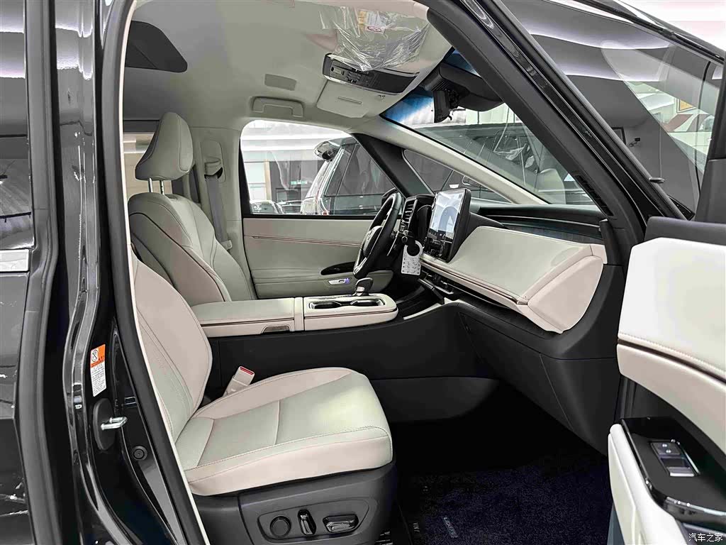 Lexus LM, 2026 33