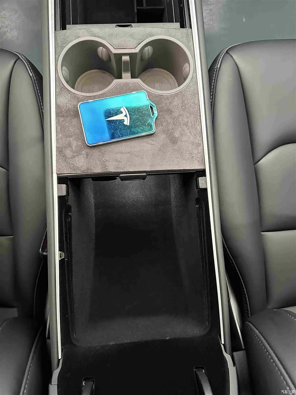 Tesla Model Y, 2023 17