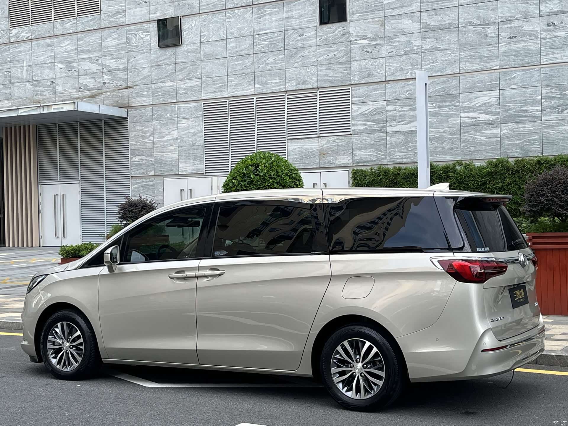 Buick GL8, 2021 4