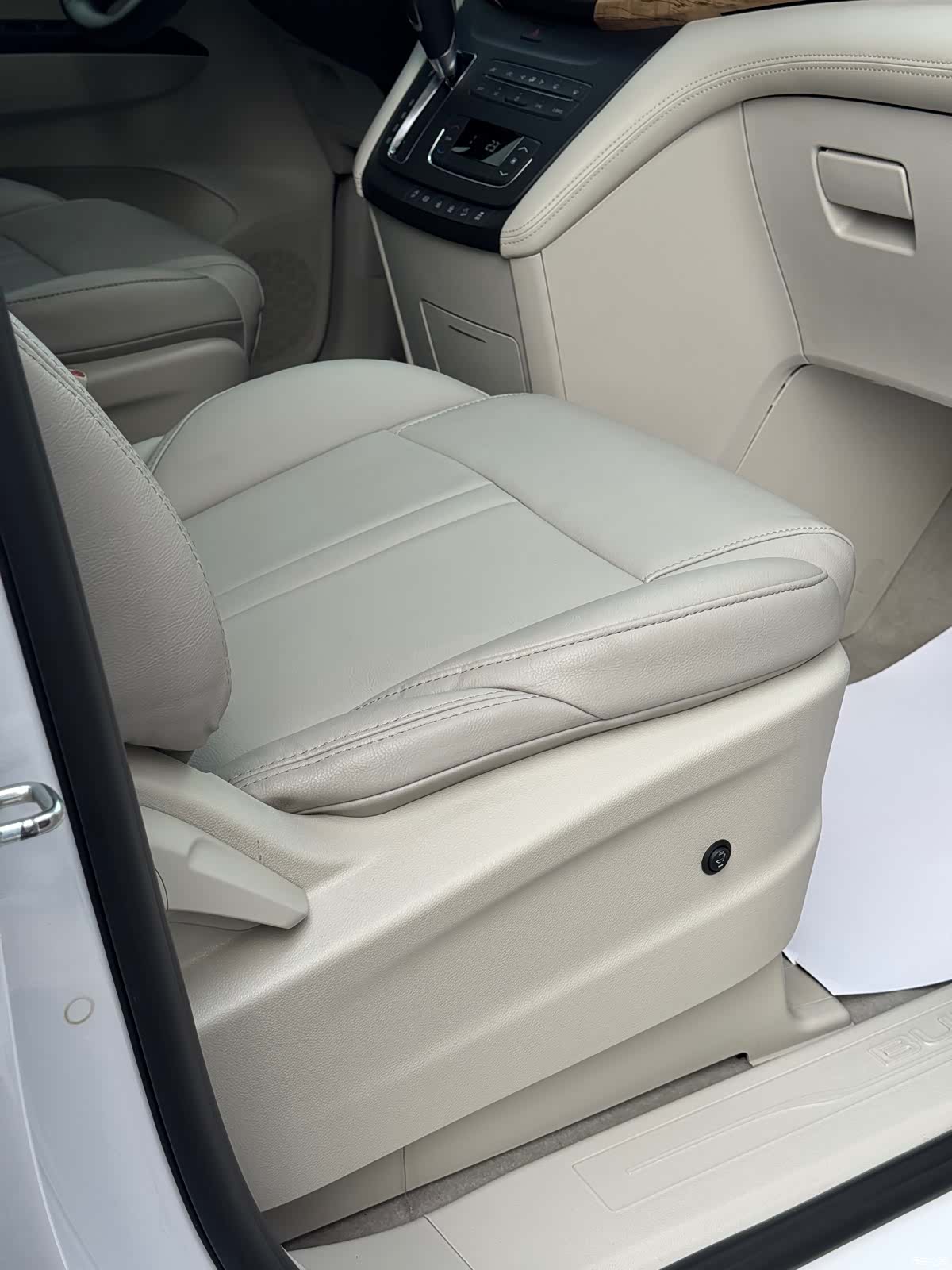 Buick GL8, 2018 17