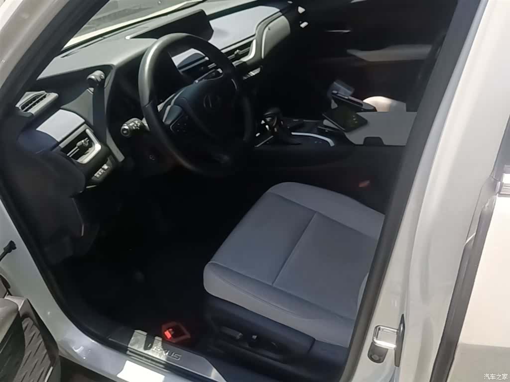 Lexus UX, 2020 15