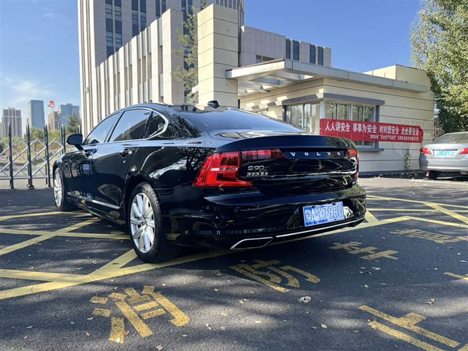 Volvo S90