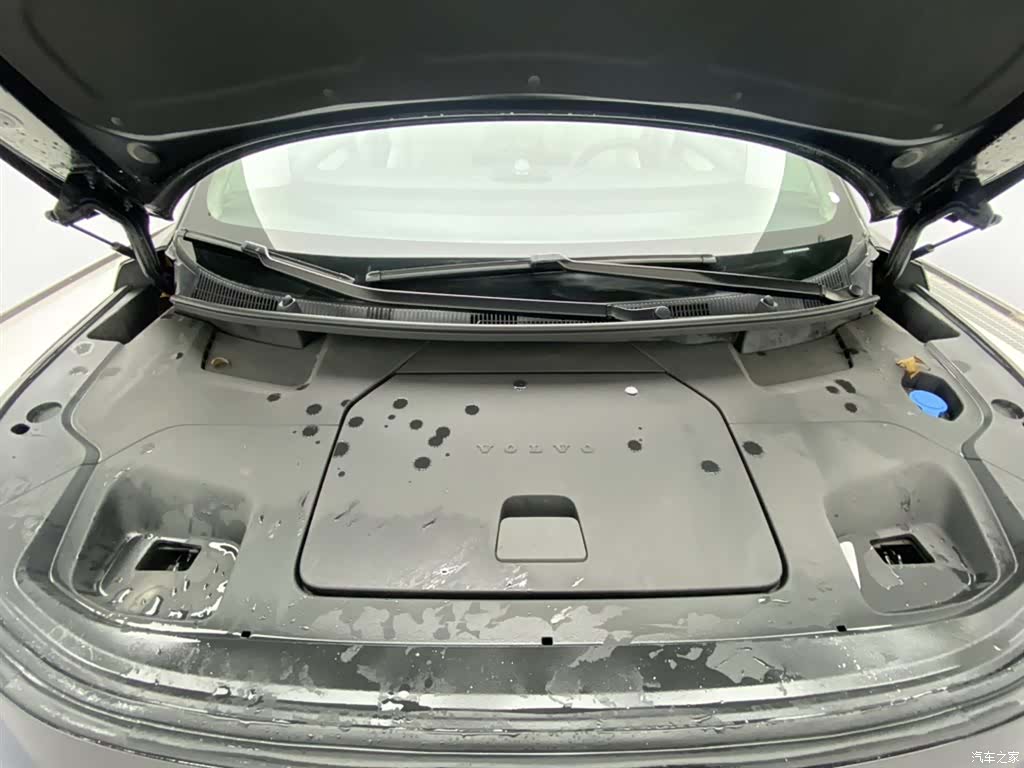 Volvo EM90, 2026 12