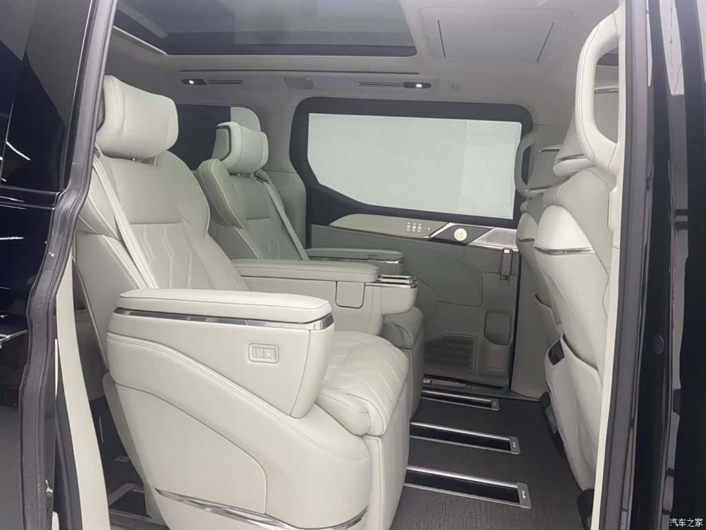 Volvo EM90, 2026 23