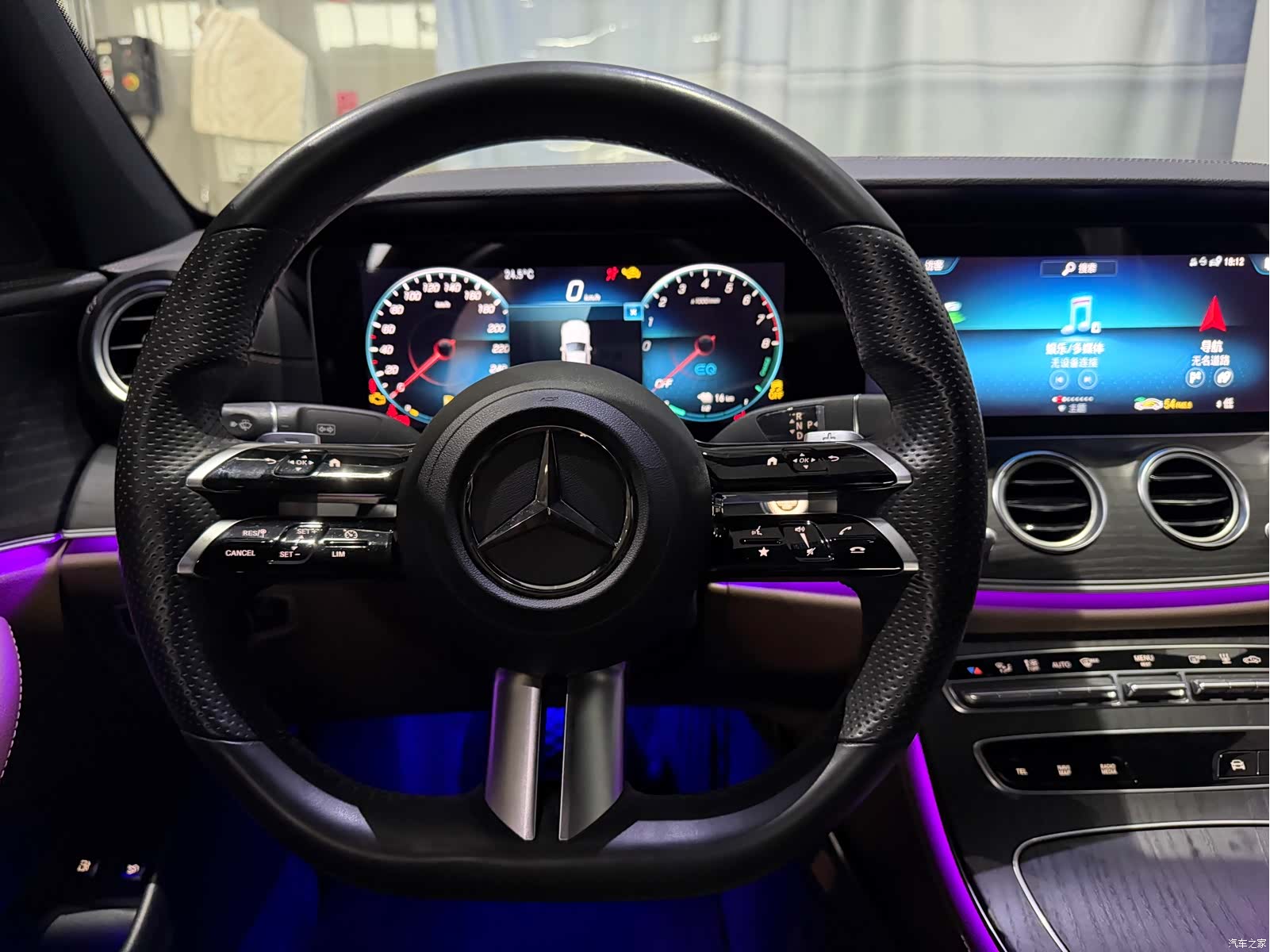 Mercedes-Benz E-Class, 2023 11