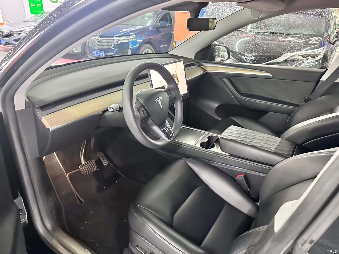 Tesla Model Y, 2023 4