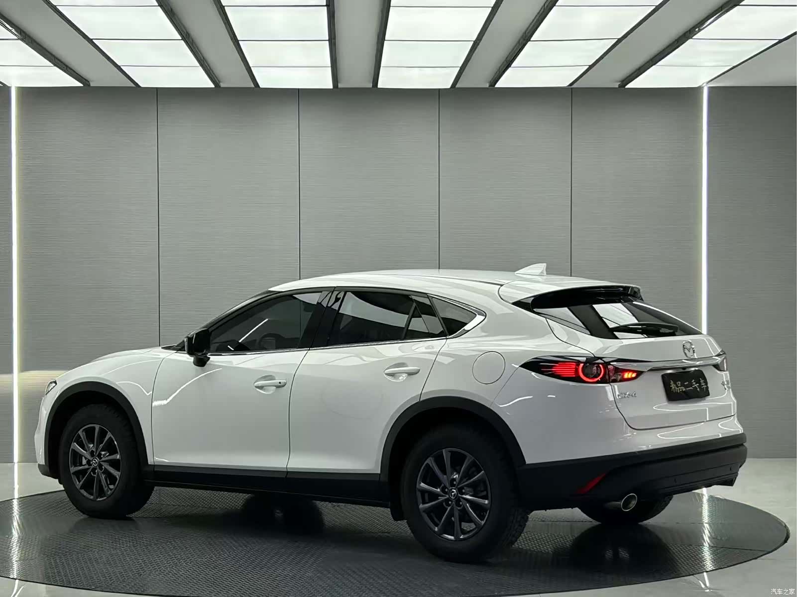 Mazda CX-4, 2023 3