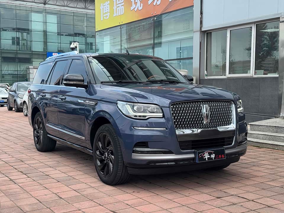 Lincoln Navigator