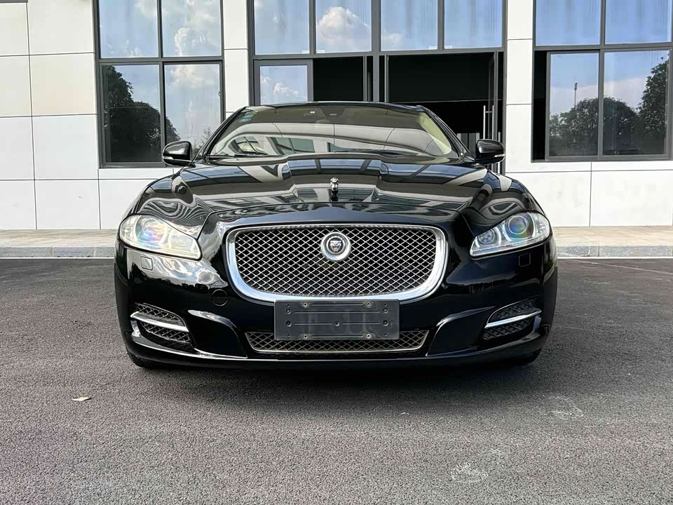 Jaguar XJ