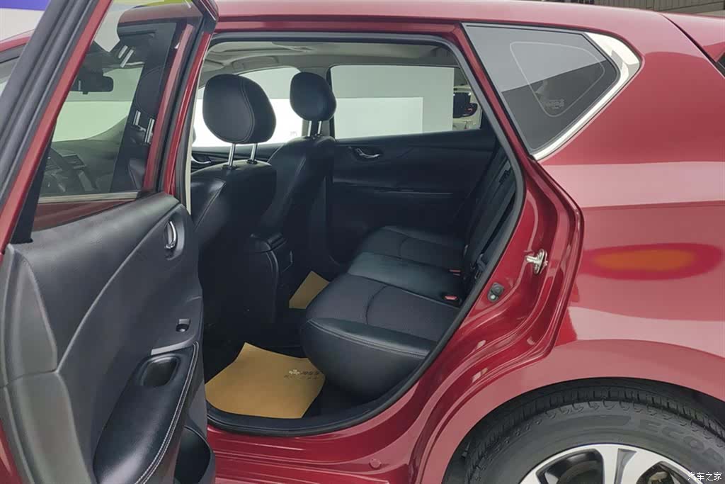 Nissan Tiida, 2020 11