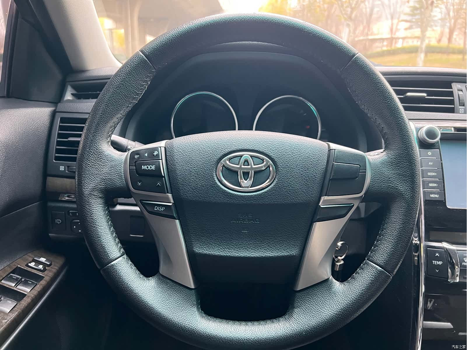 Toyota 2.5V, 2017 13