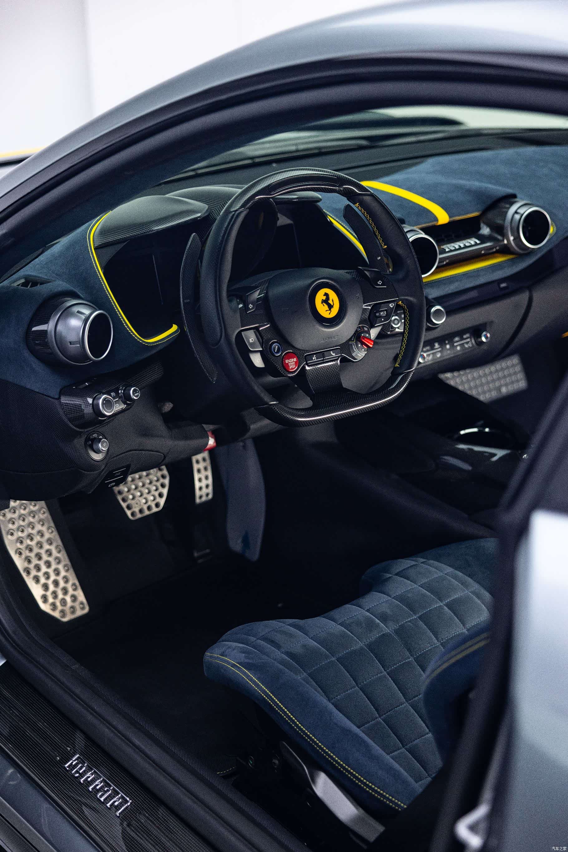 Ferrari 812, 2023 14