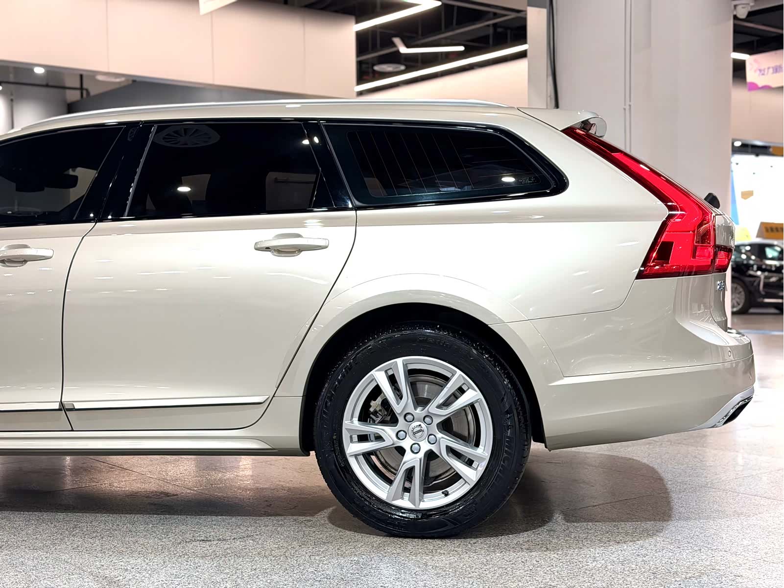 Volvo V90, 2019 13
