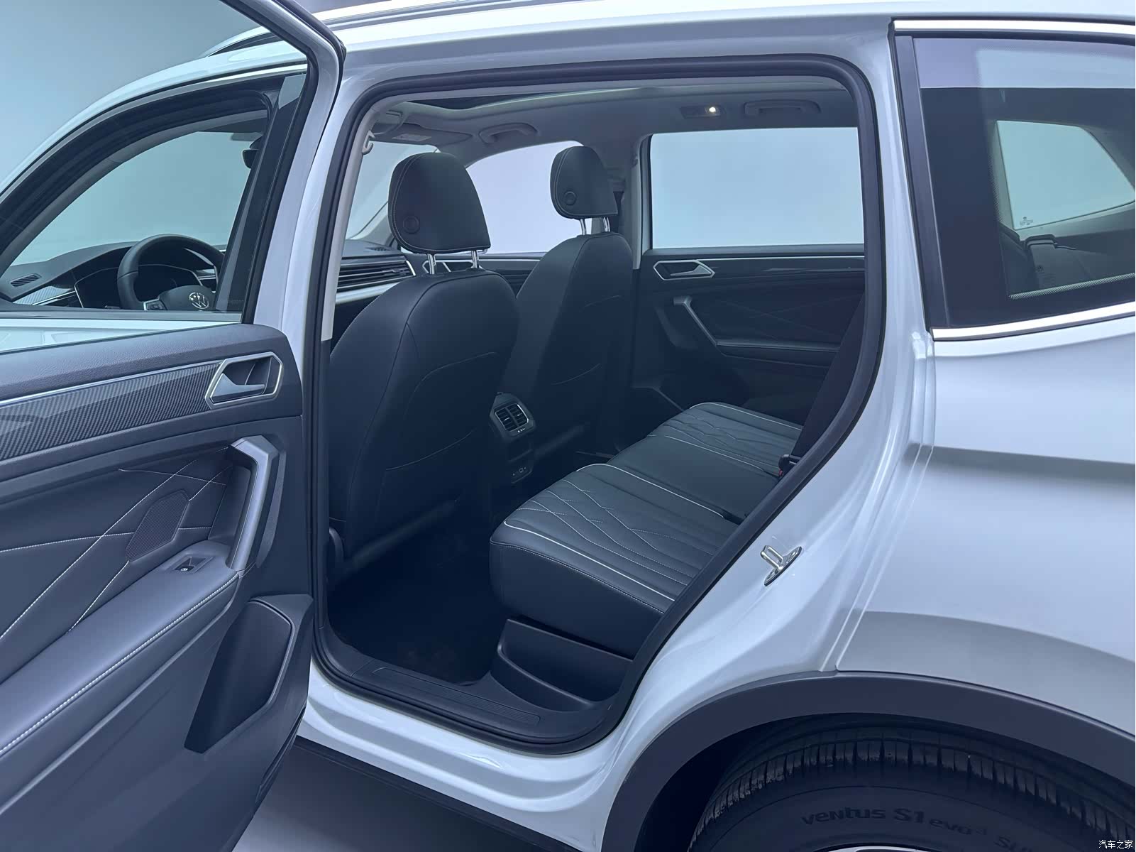 Volkswagen Tiguan L, 2024 11