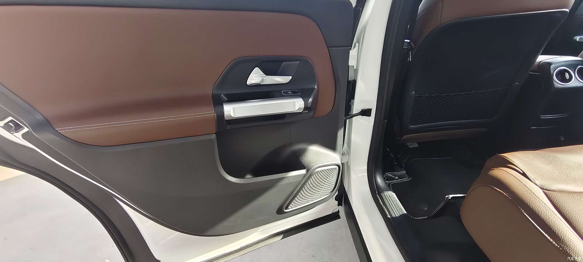 Mercedes-Benz GLB, 2024 15