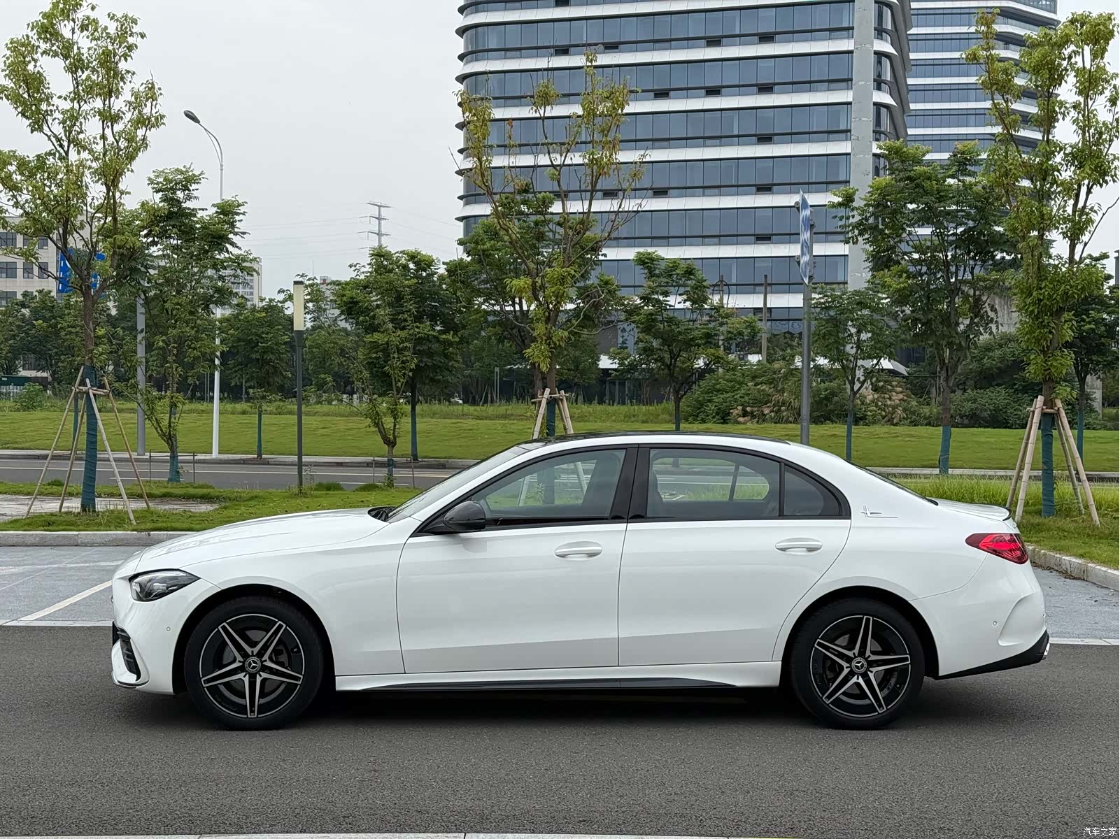 Mercedes-Benz C-Class, 2024 4