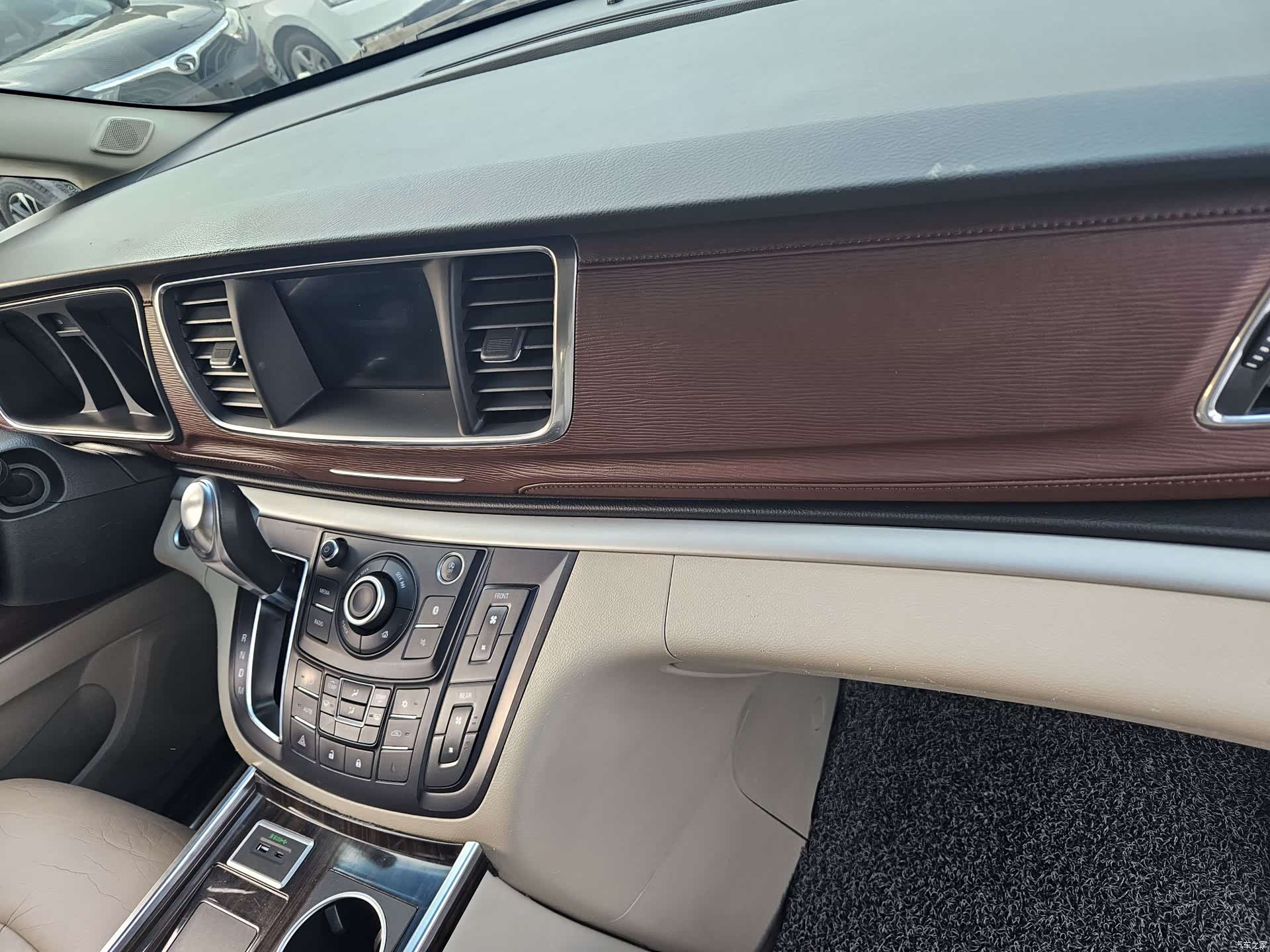 Buick GL8, 2017 24