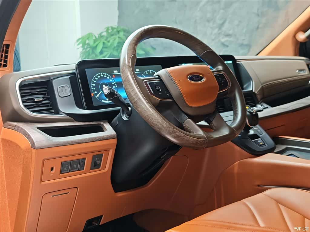 Ford Tourneo, 2024 7