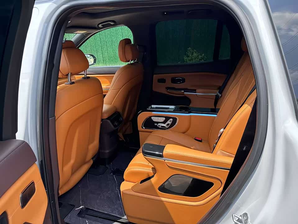 NIO ES8