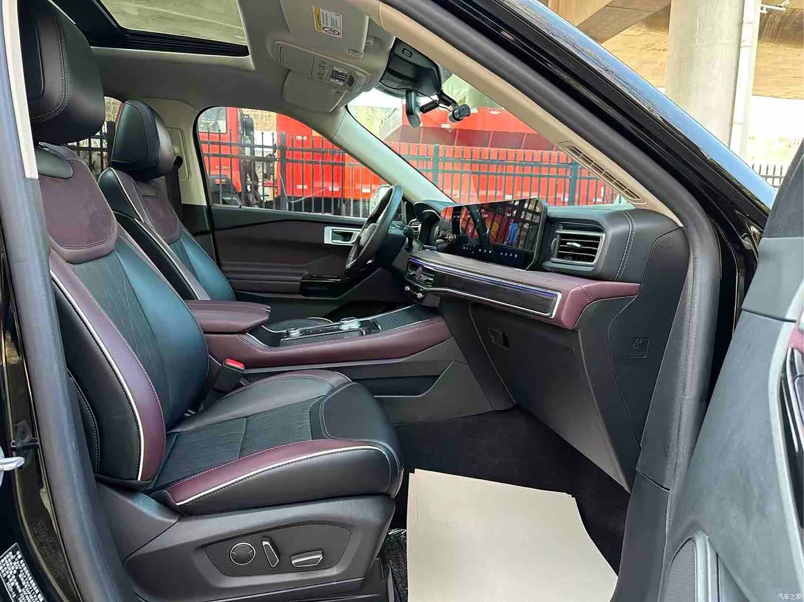 Ford Explorer, 2023 12