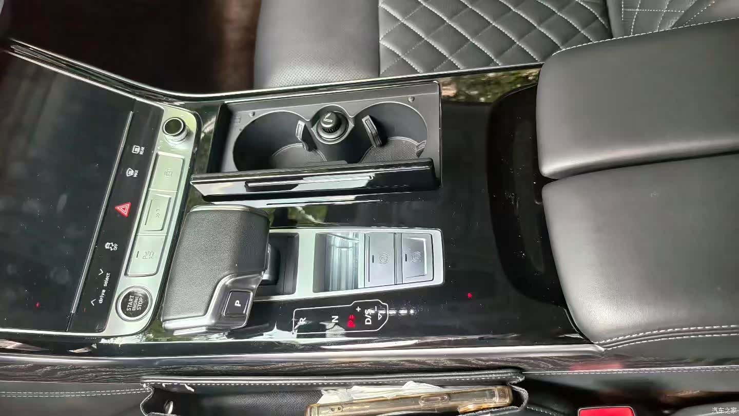 Audi A8L, 2023 все фото