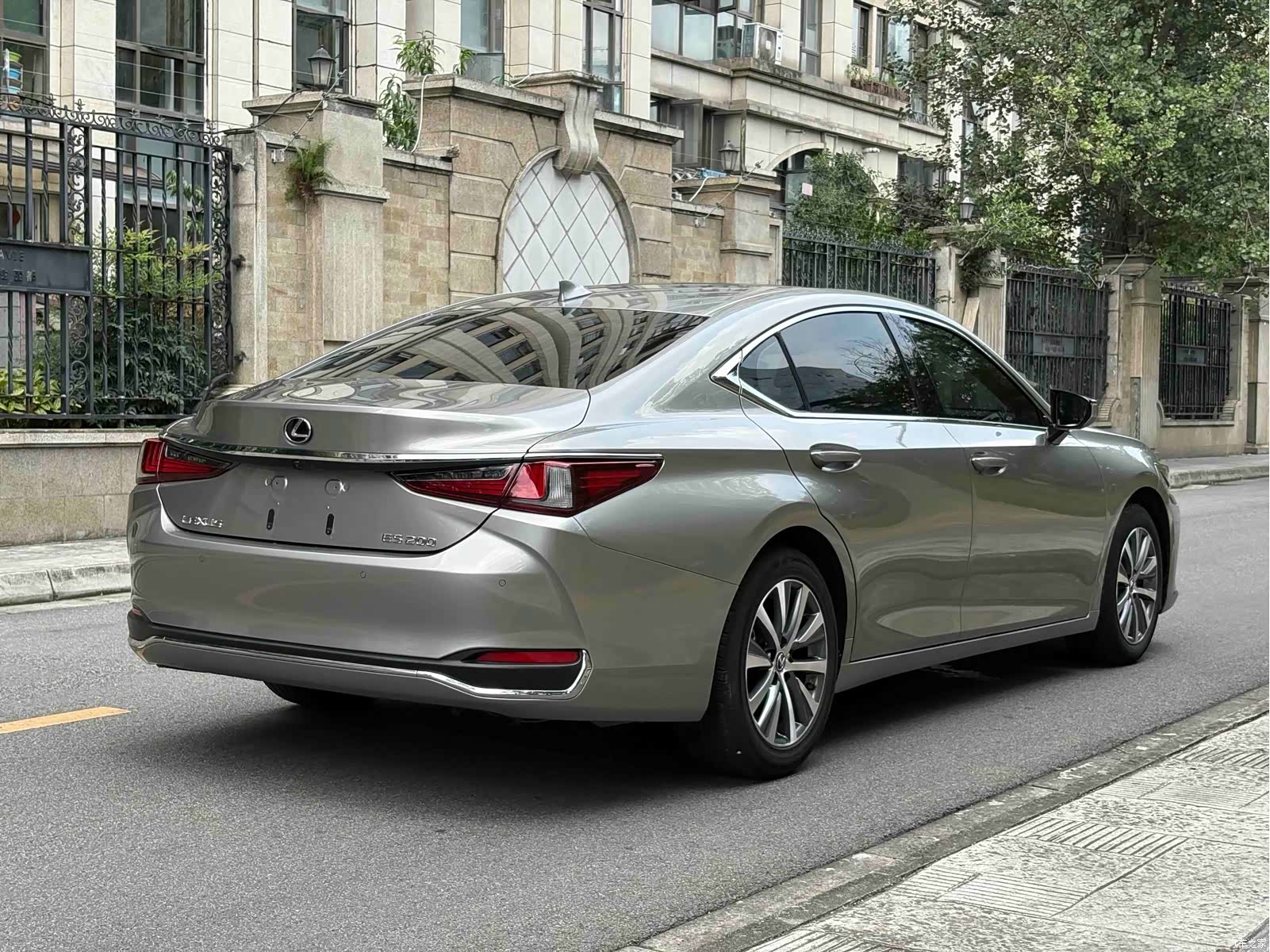 Lexus ES, 2020 4