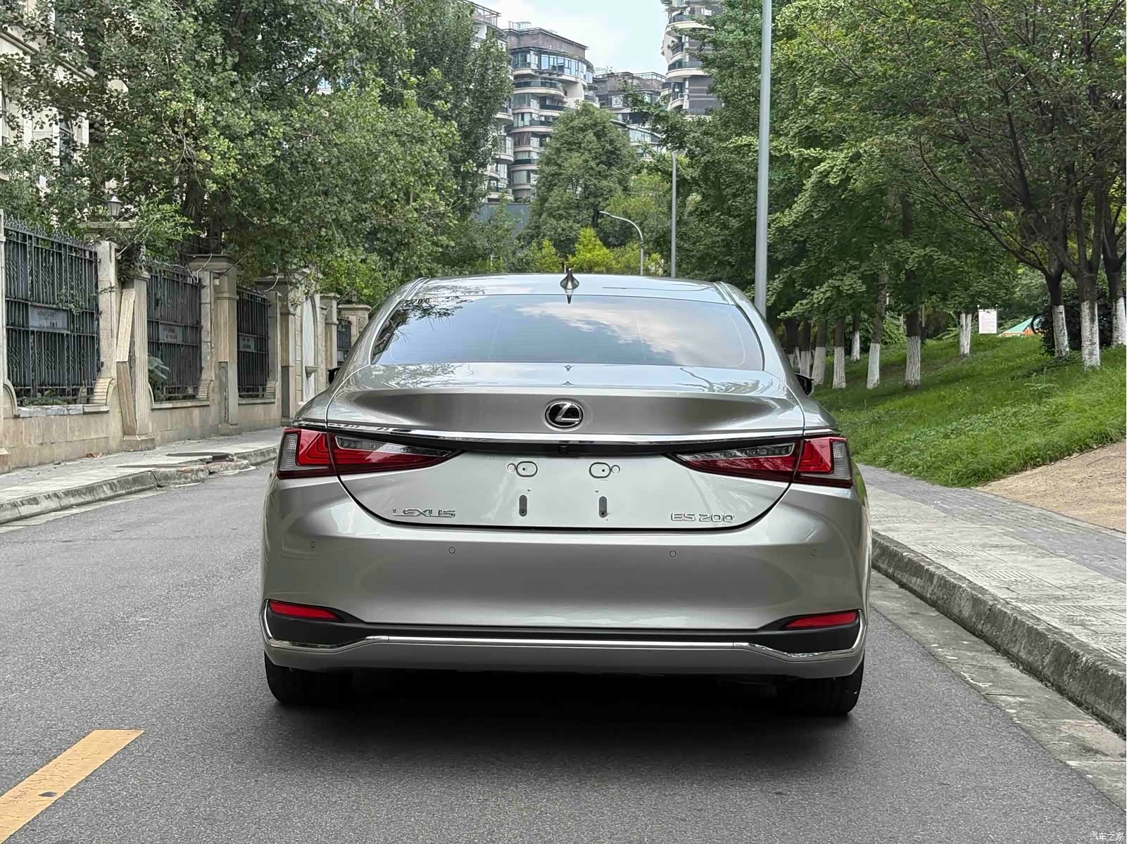 Lexus ES, 2020 все фото
