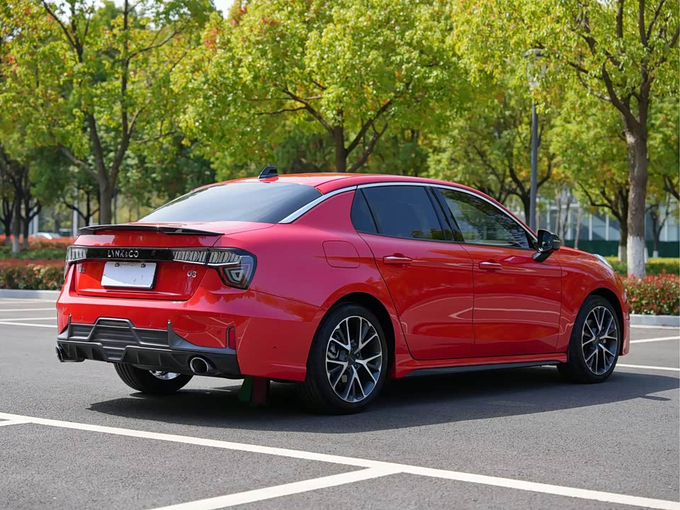 Lynk & Co 03