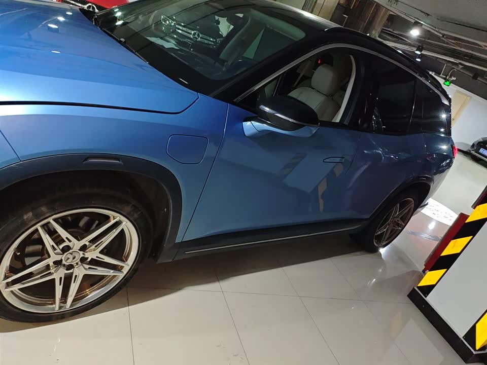 NIO ES8