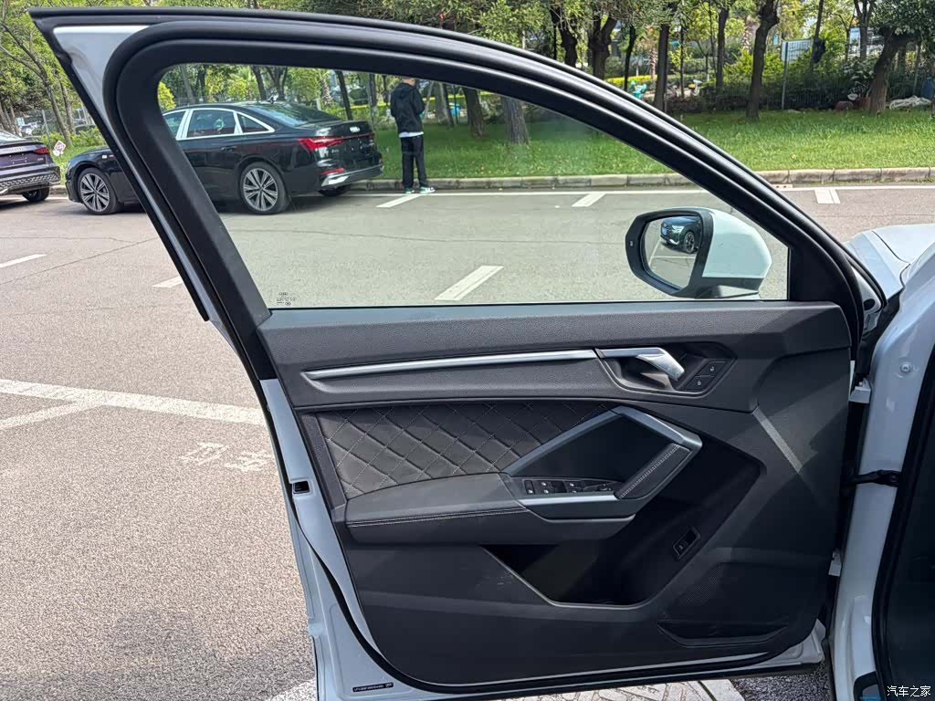 Audi Q3, 2025 13
